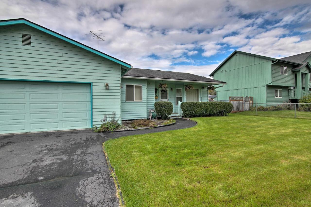 Quaint Ranch Home With Yard In Midtown Anchorage! Exterior photo